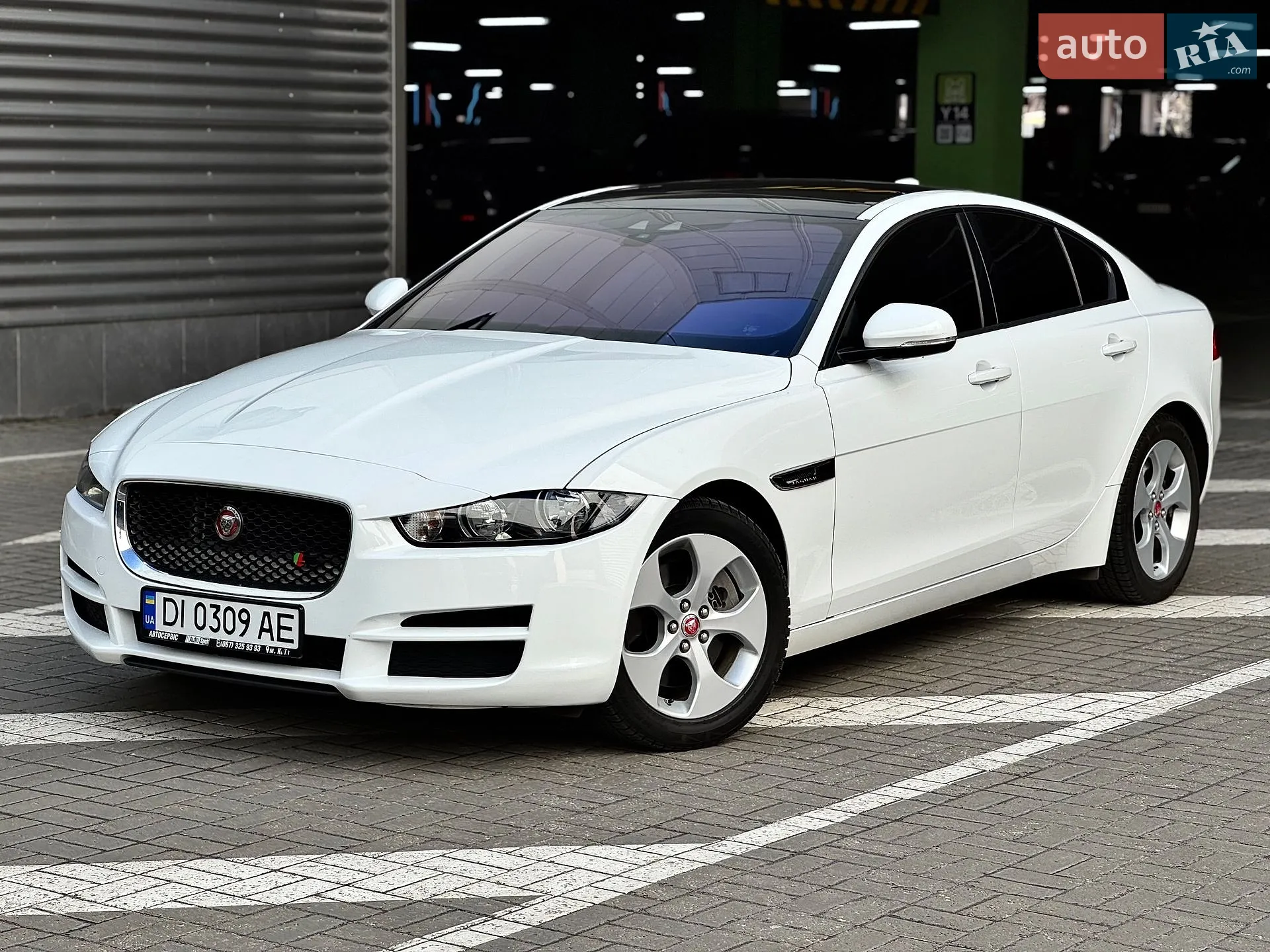 2016 Jaguar XE - мініатюра 22