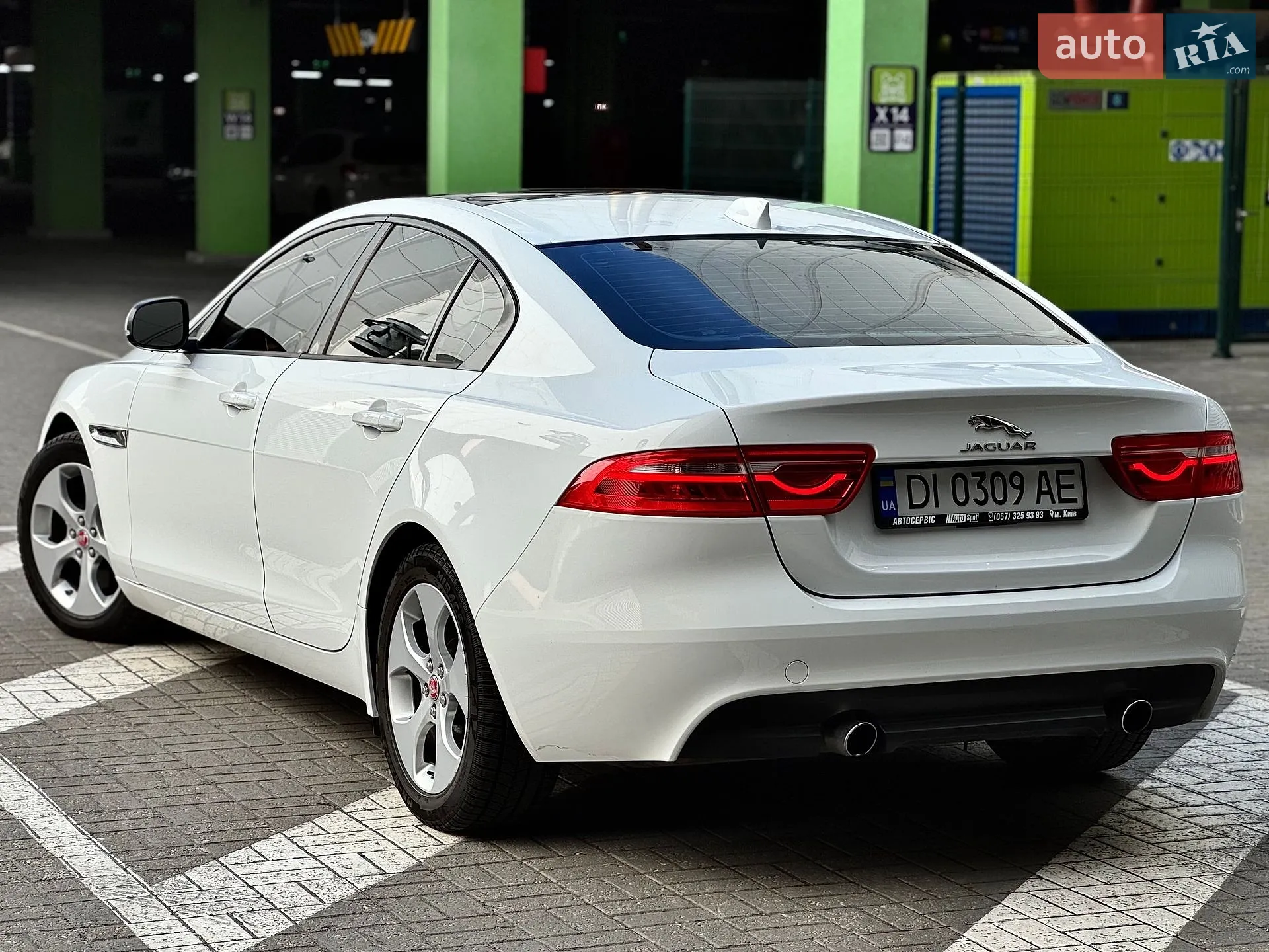 2016 Jaguar XE - мініатюра 35