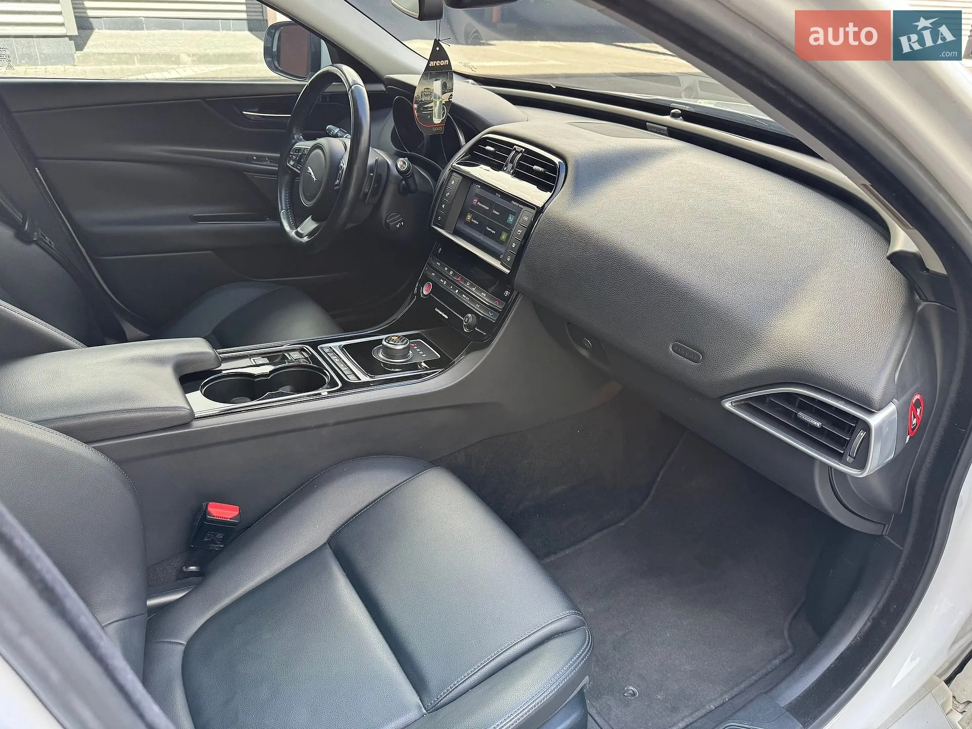 2016 Jaguar XE - мініатюра 55