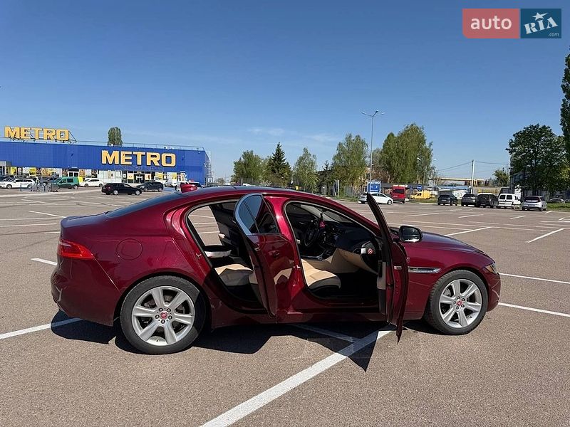 Седан Jaguar XE 2017 в Житомире