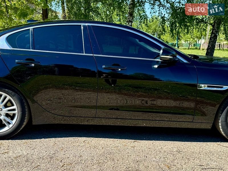 Седан Jaguar XE 2016 в Яворове
