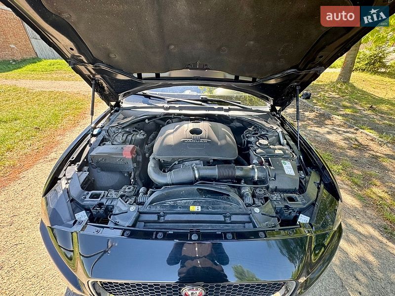 Седан Jaguar XE 2016 в Яворове