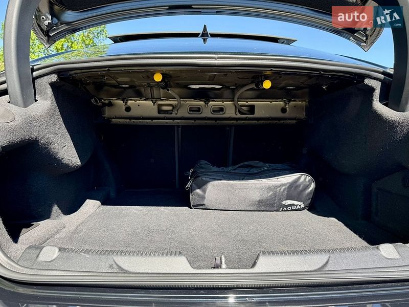 Седан Jaguar XE 2016 в Яворове