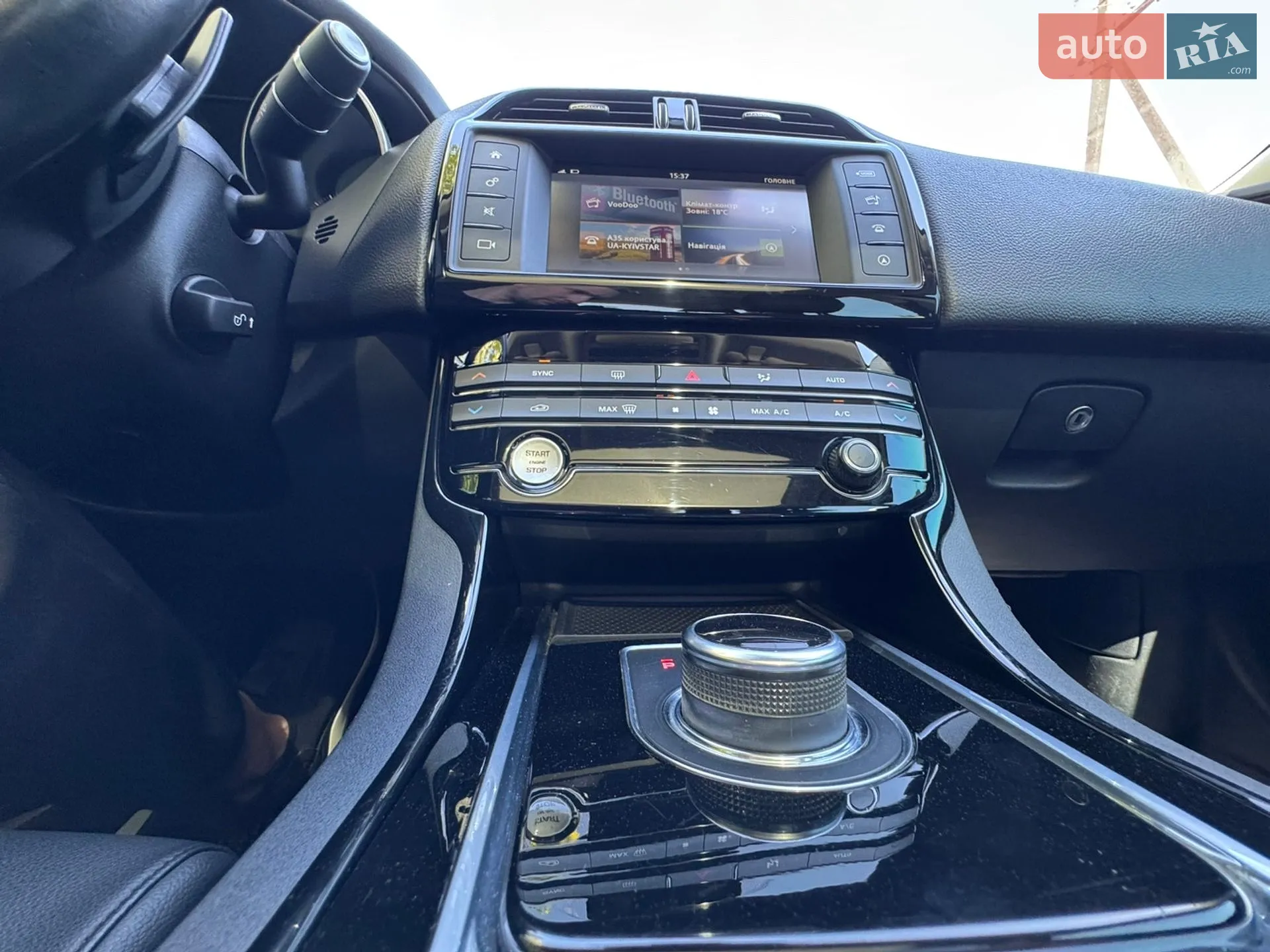 2016 Jaguar XE - мініатюра 38