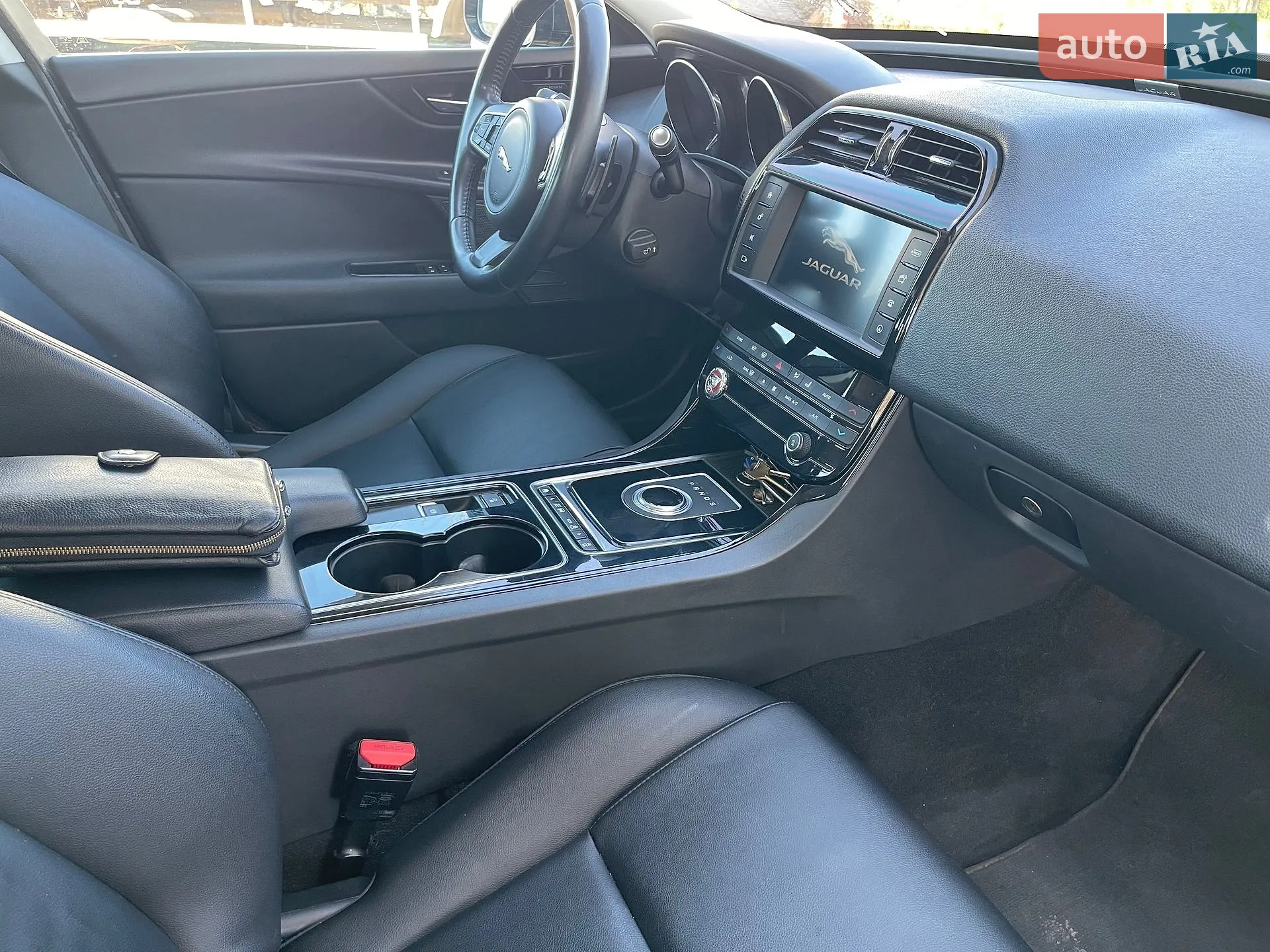 2016 Jaguar XE - мініатюра 14
