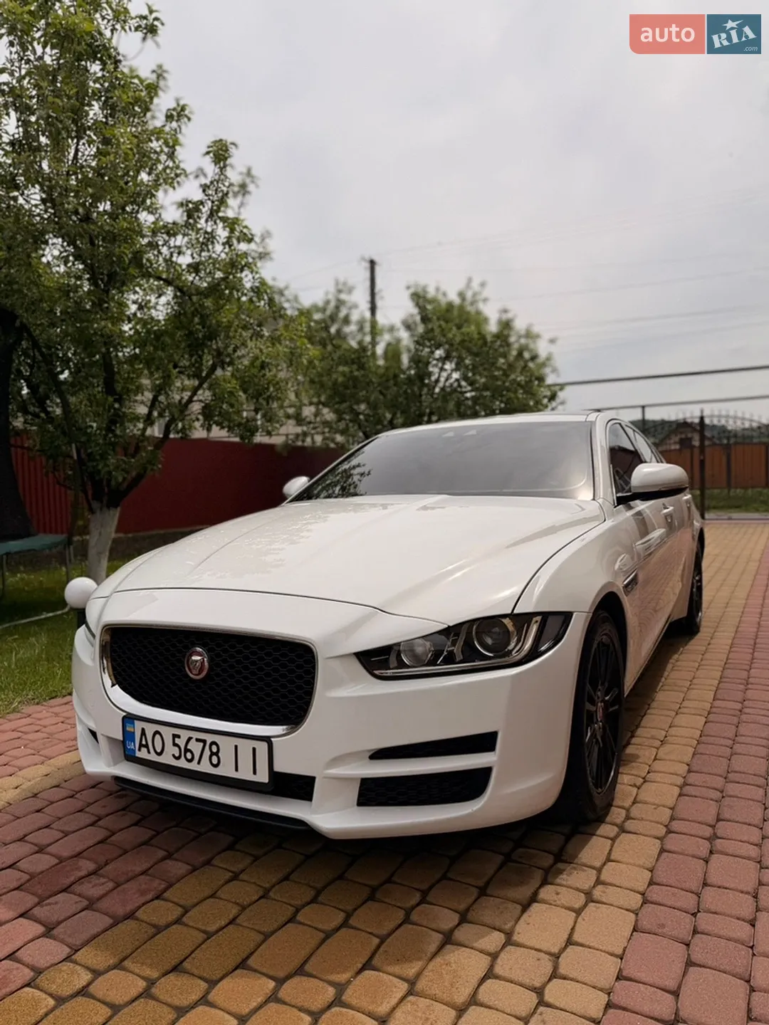 2018 Jaguar XE - мініатюра 2