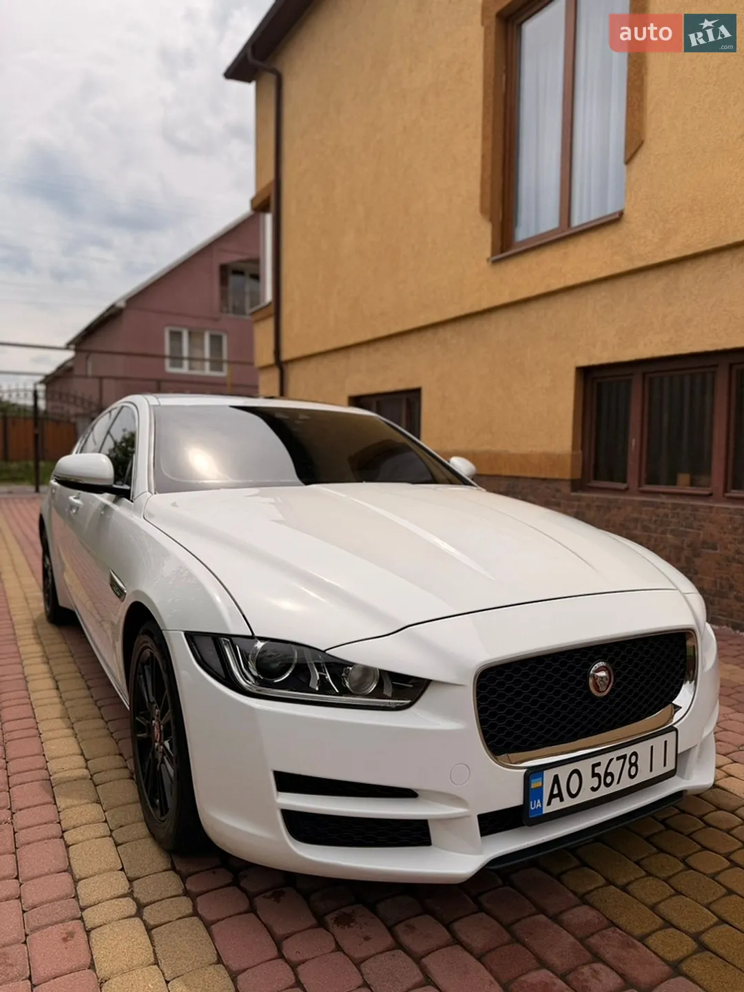 2018 Jaguar XE - мініатюра 4