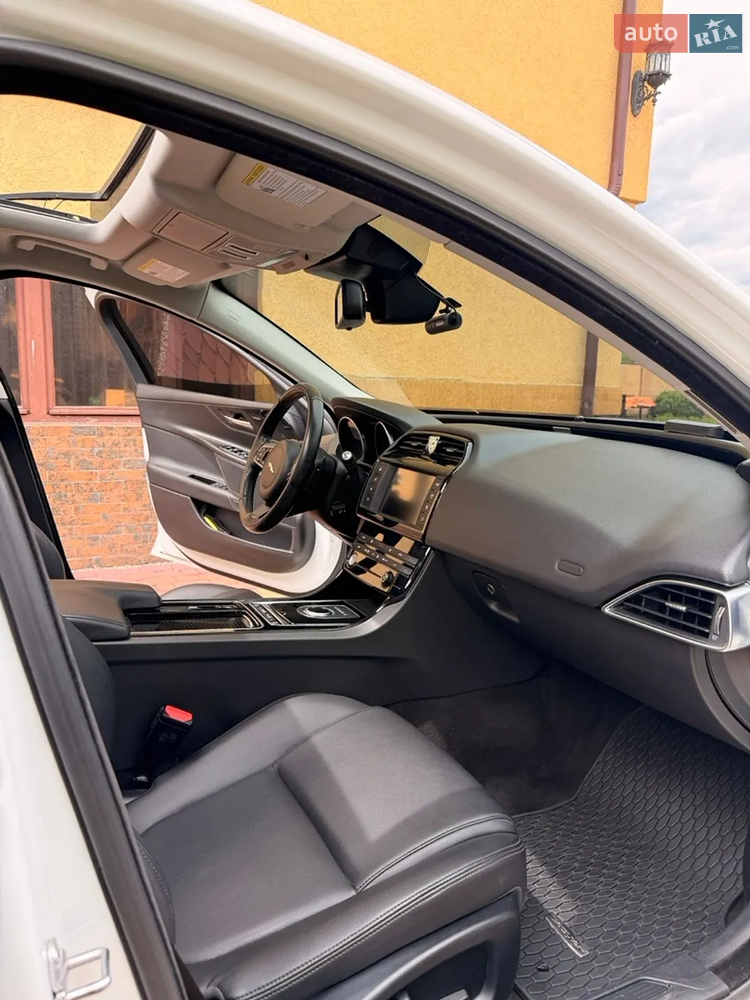 2018 Jaguar XE - мініатюра 19