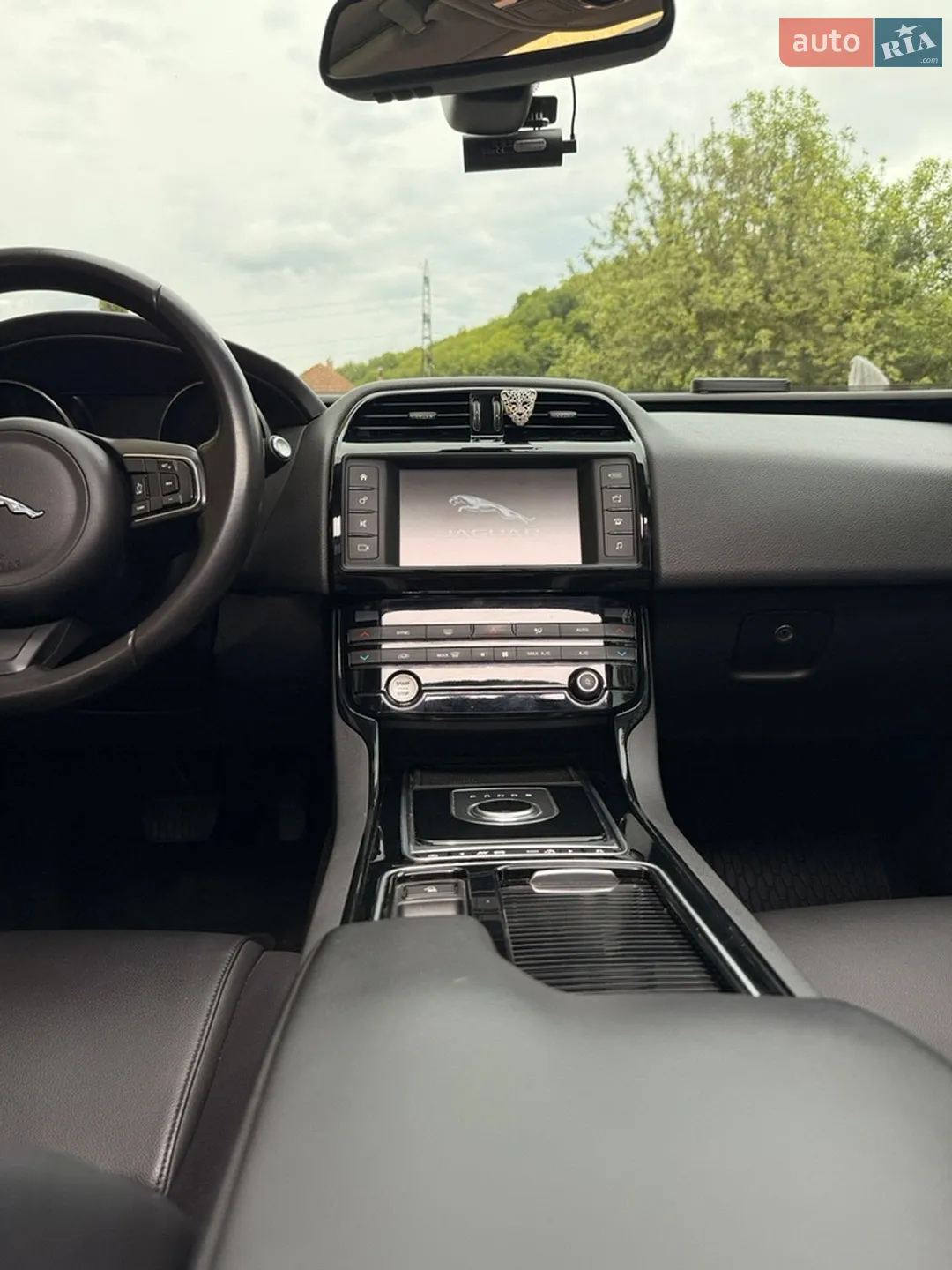 2018 Jaguar XE - мініатюра 31