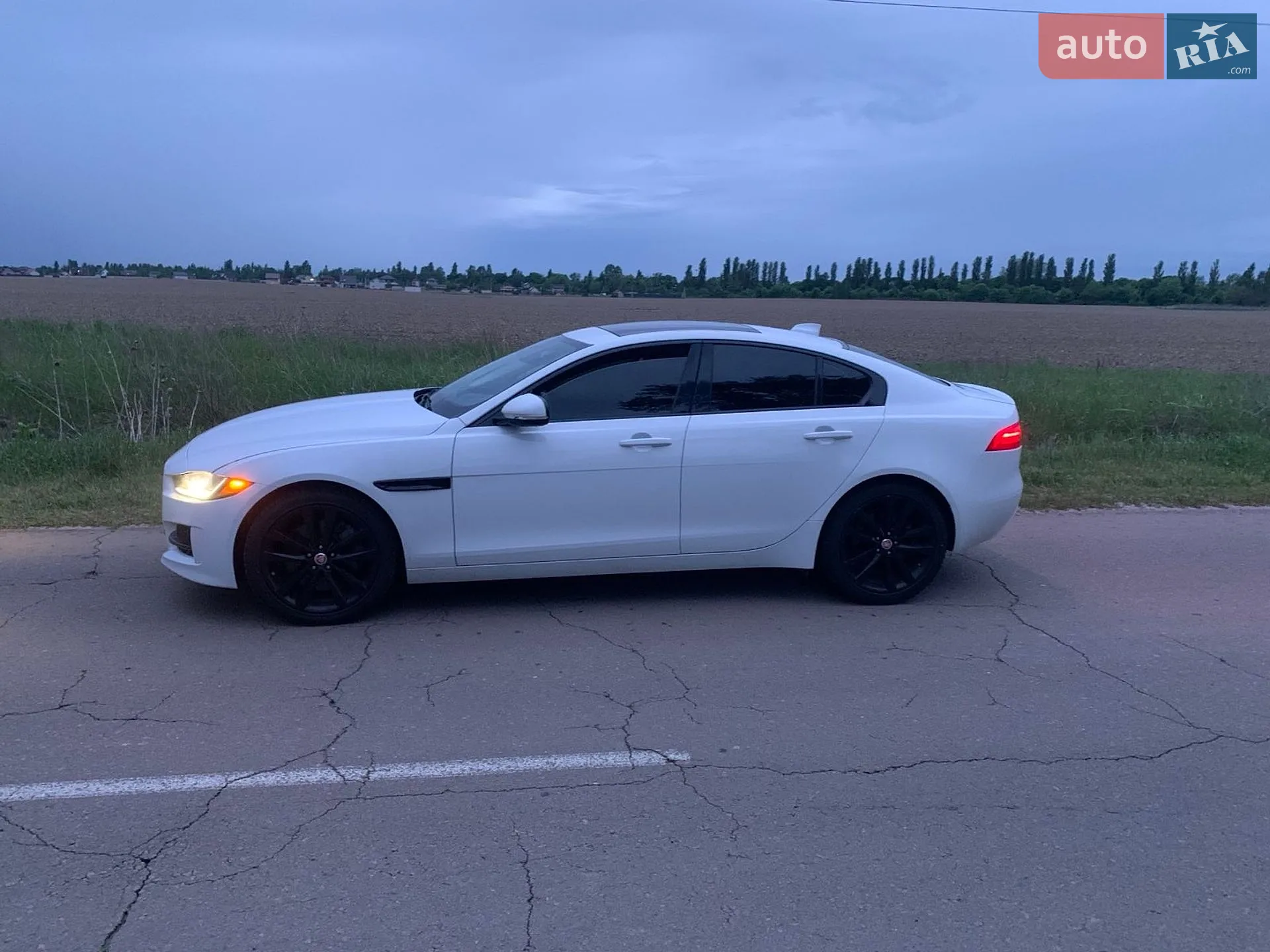 2019 Jaguar XE - мініатюра 3
