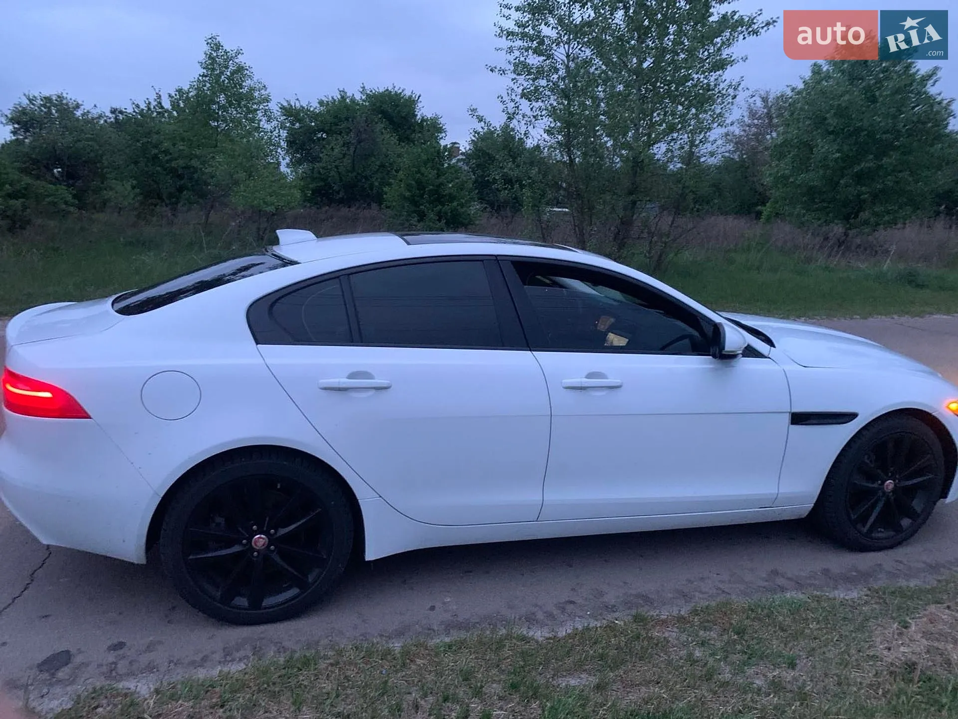 2019 Jaguar XE - мініатюра 4