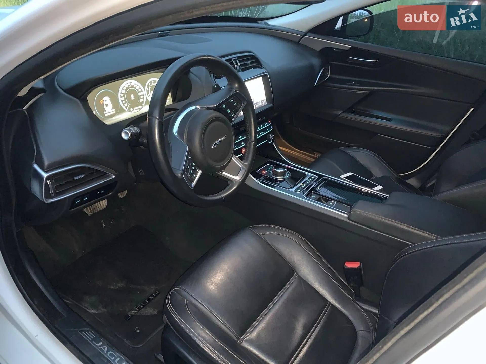 2019 Jaguar XE - мініатюра 13