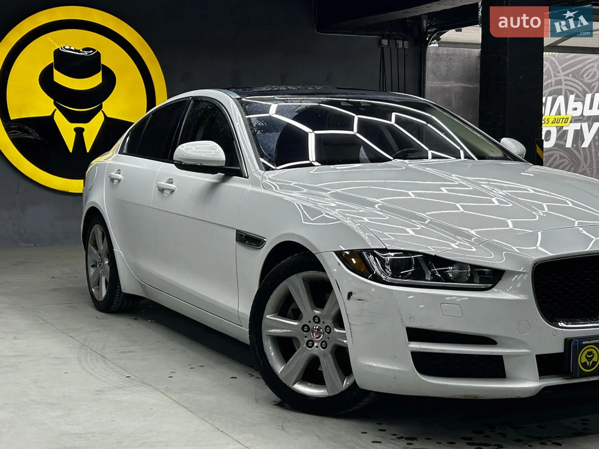 2016 Jaguar XE - мініатюра 2