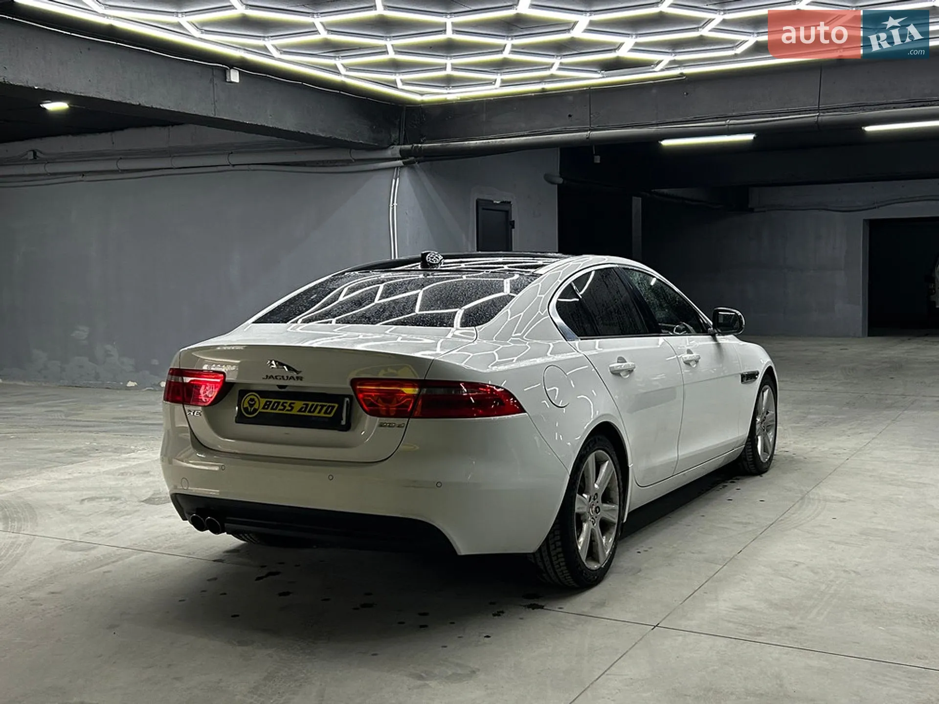 2016 Jaguar XE - мініатюра 9