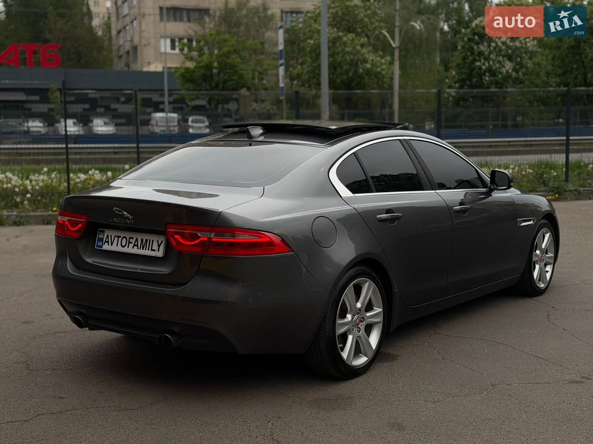 2016 Jaguar XE - мініатюра 16