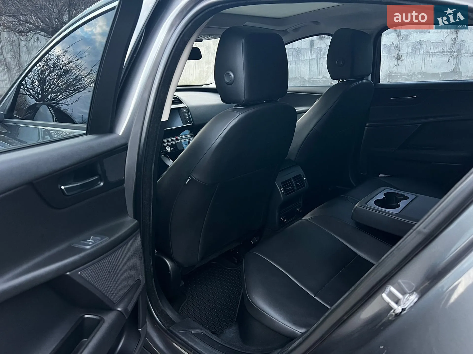 2016 Jaguar XE - мініатюра 3