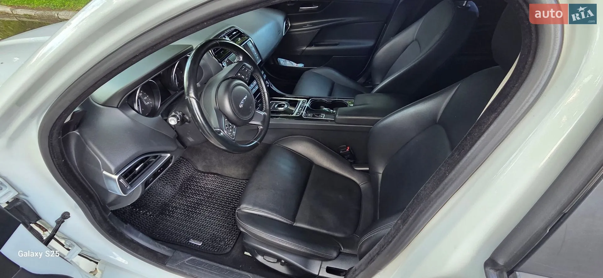 2016 Jaguar XE - мініатюра 8