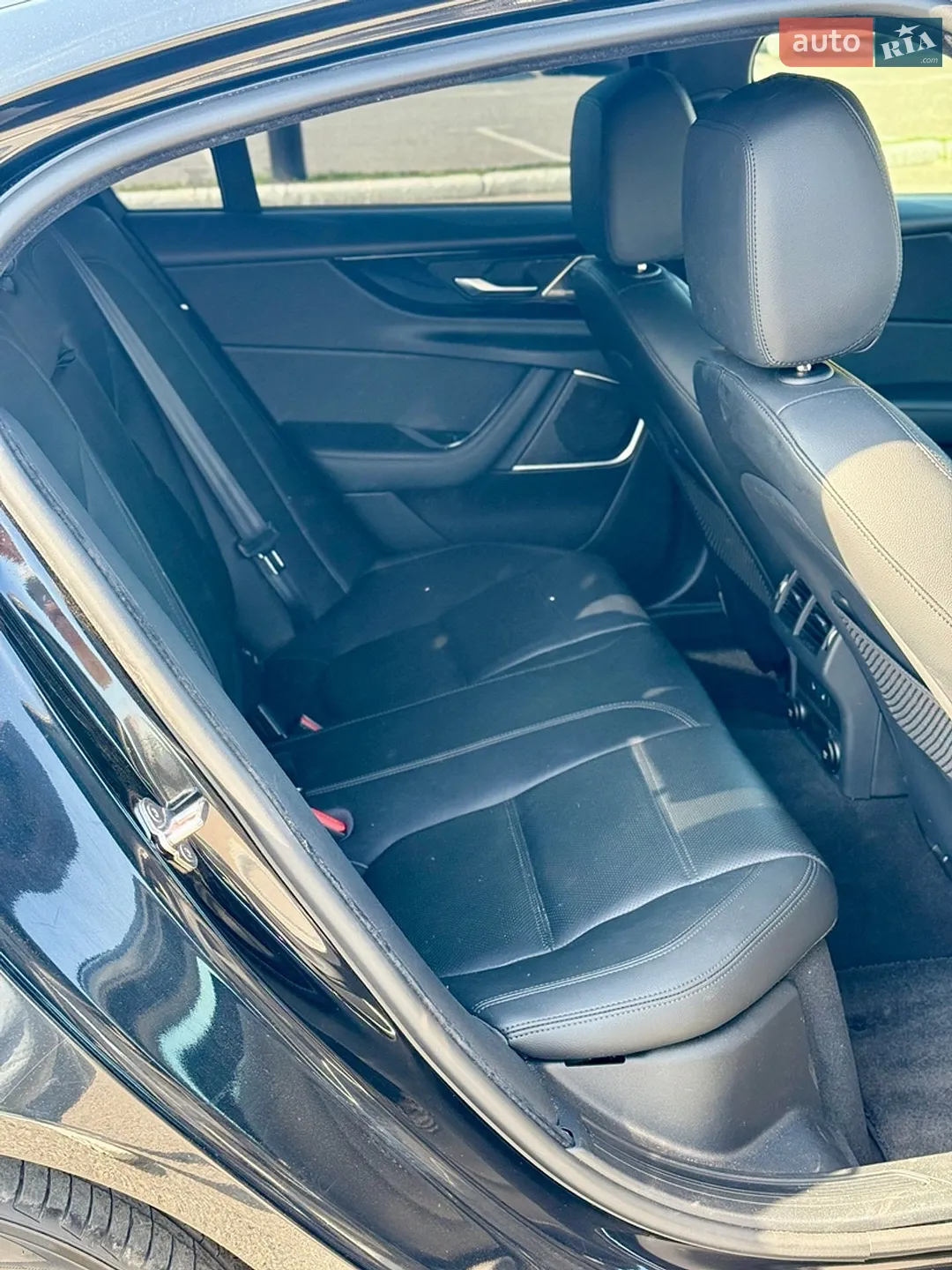 2019 Jaguar XE - мініатюра 18