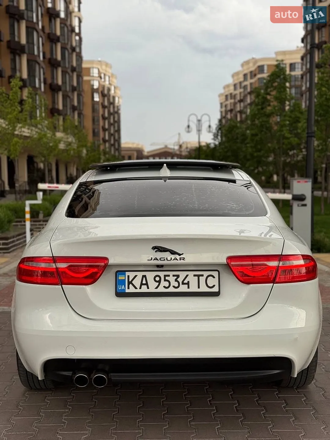 2017 Jaguar XE - мініатюра 8