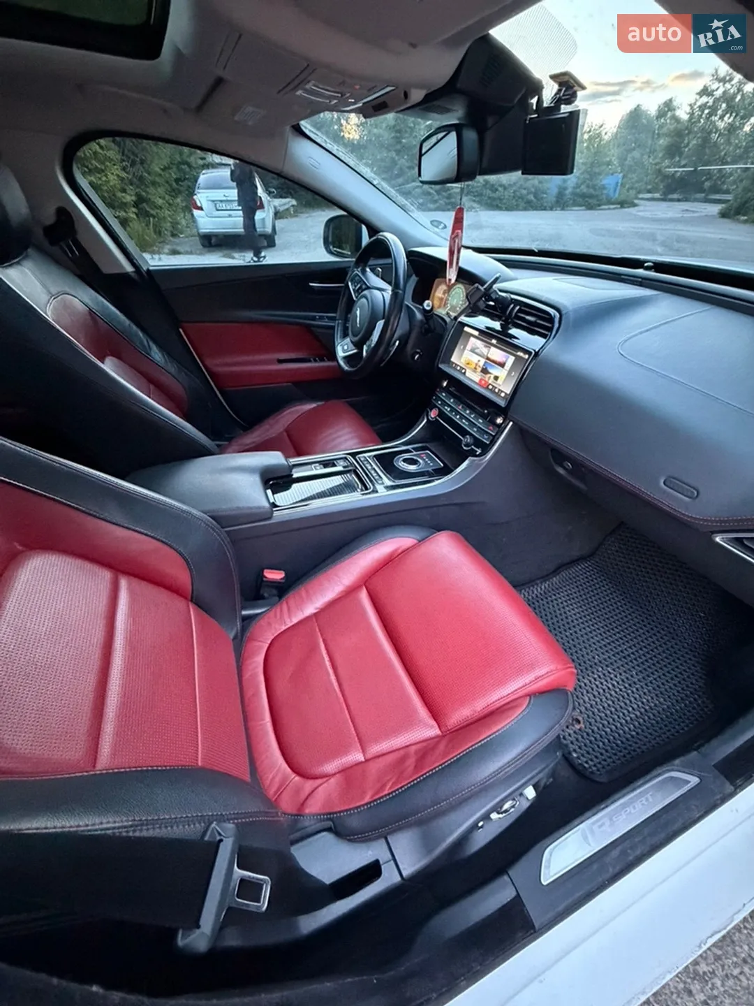 2018 Jaguar XE - мініатюра 22
