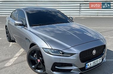 Седан Jaguar XE 2019 в Львове