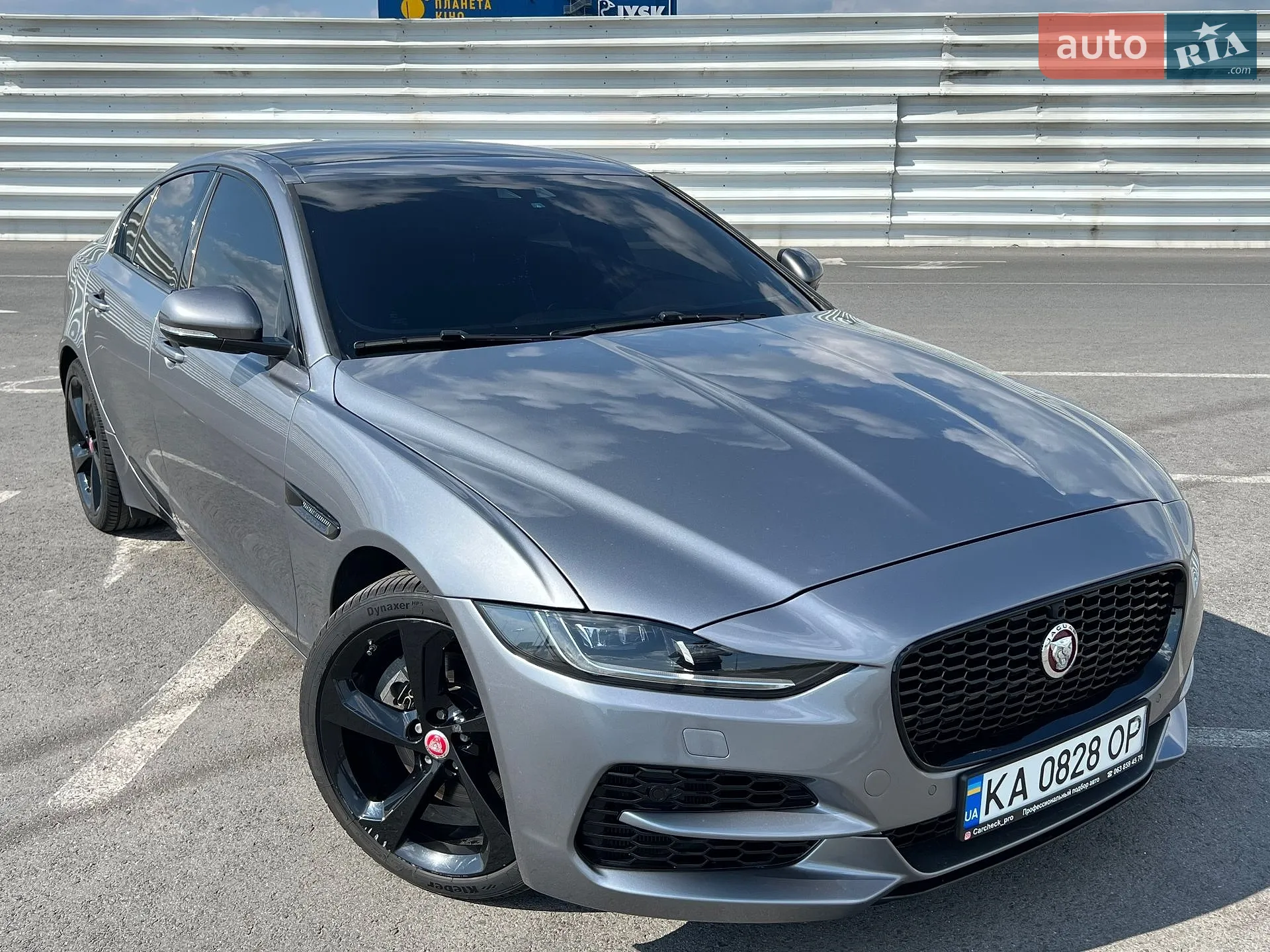 2019 Jaguar XE - мініатюра 3