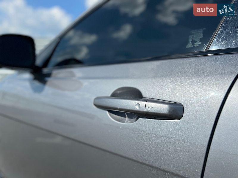 Седан Jaguar XE 2019 в Львове