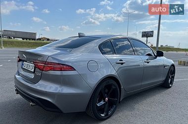 Седан Jaguar XE 2019 в Львове