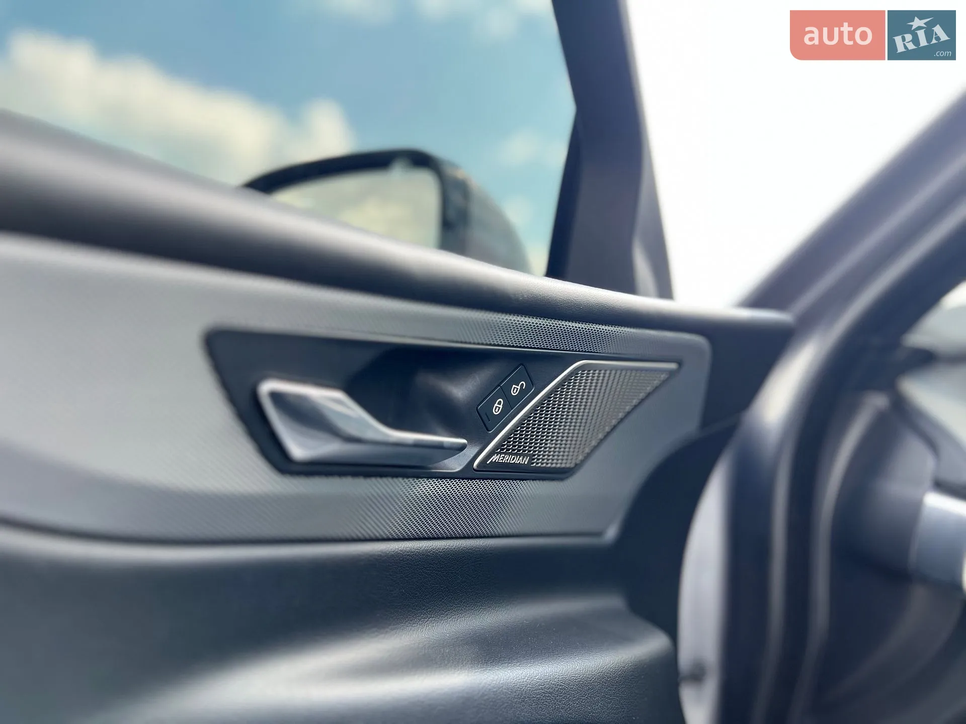 2019 Jaguar XE - мініатюра 16