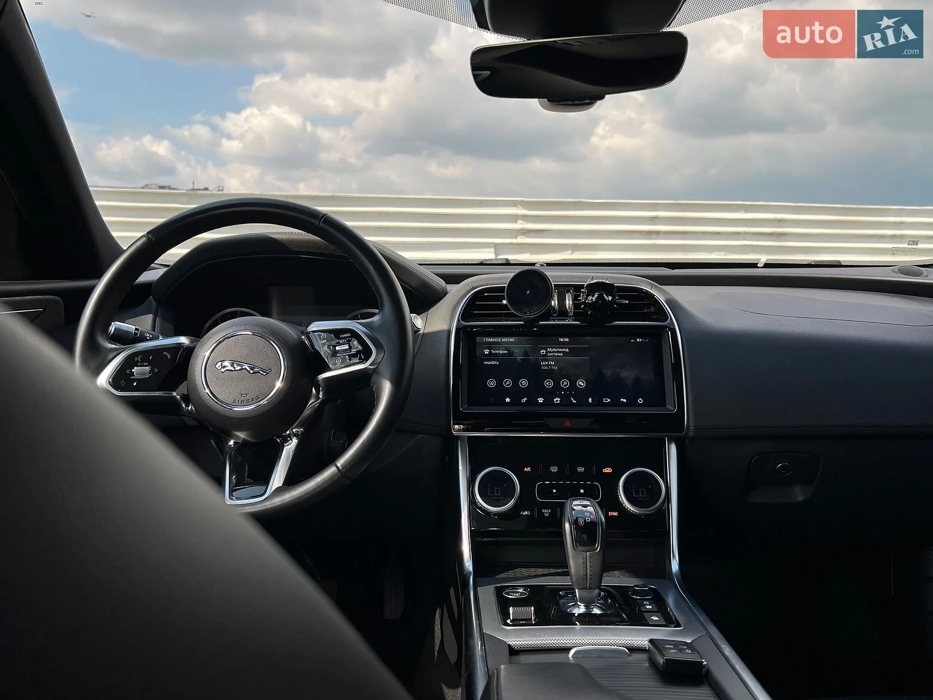 2019 Jaguar XE - мініатюра 20