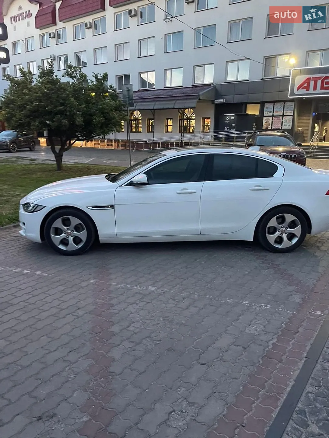 2016 Jaguar XE - мініатюра 7