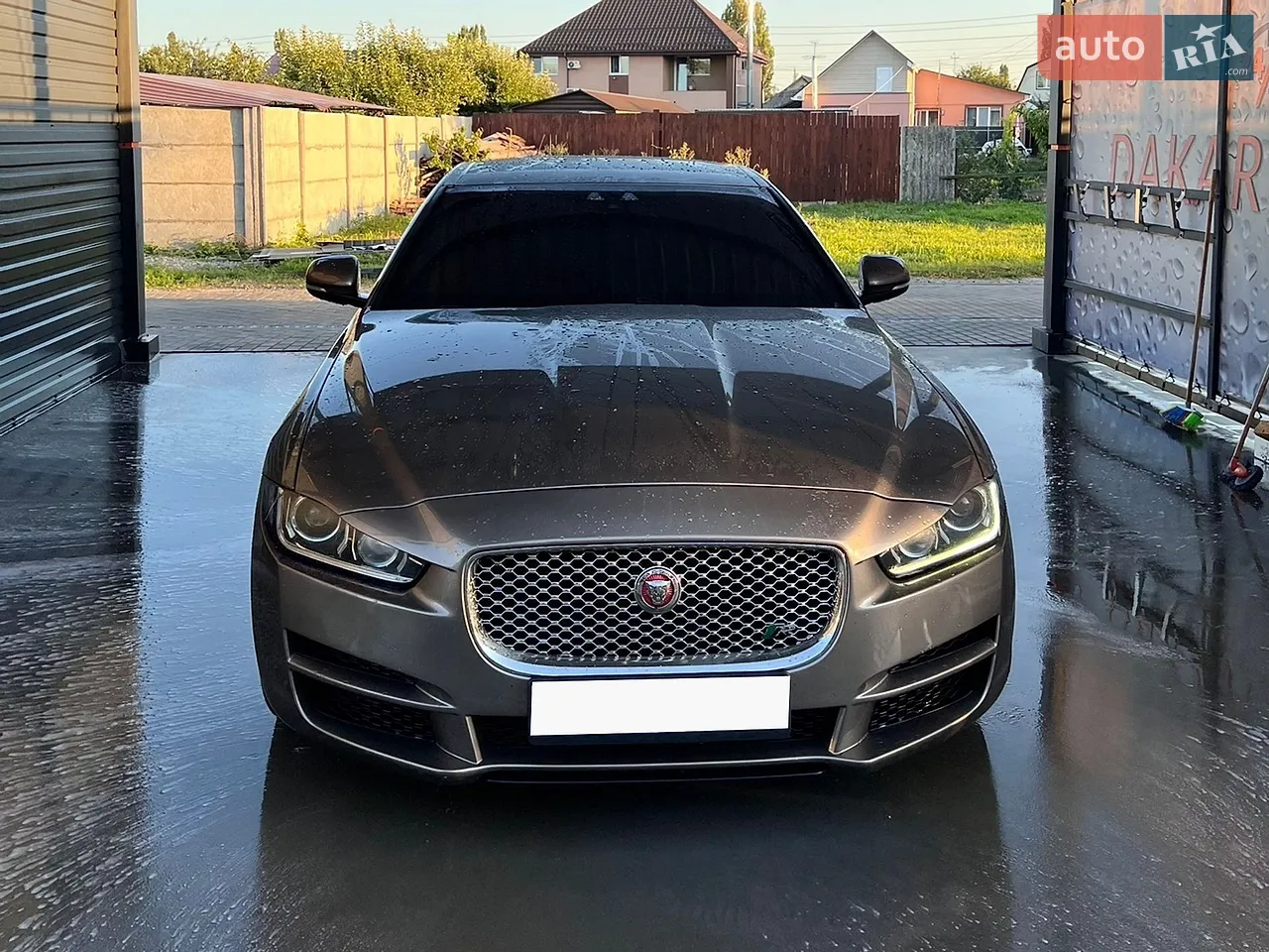 2017 Jaguar XE - мініатюра 8