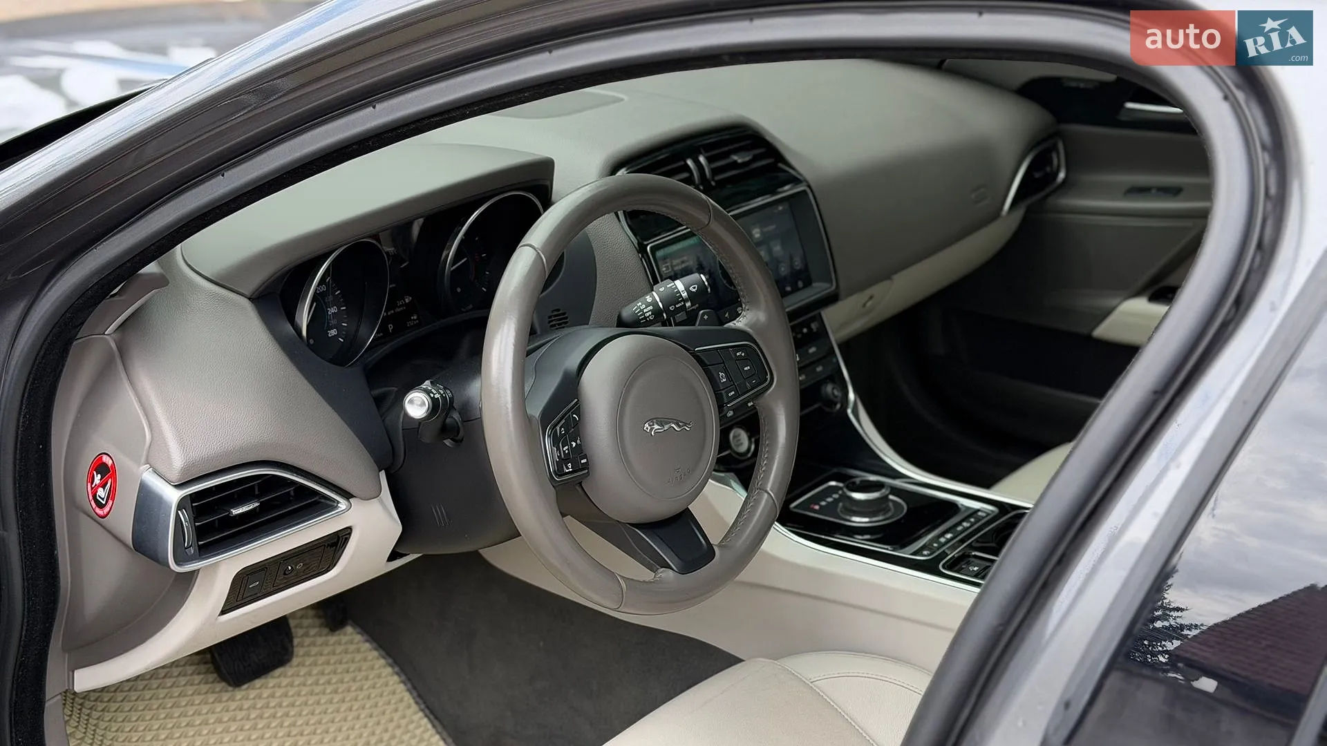 2016 Jaguar XE - мініатюра 21