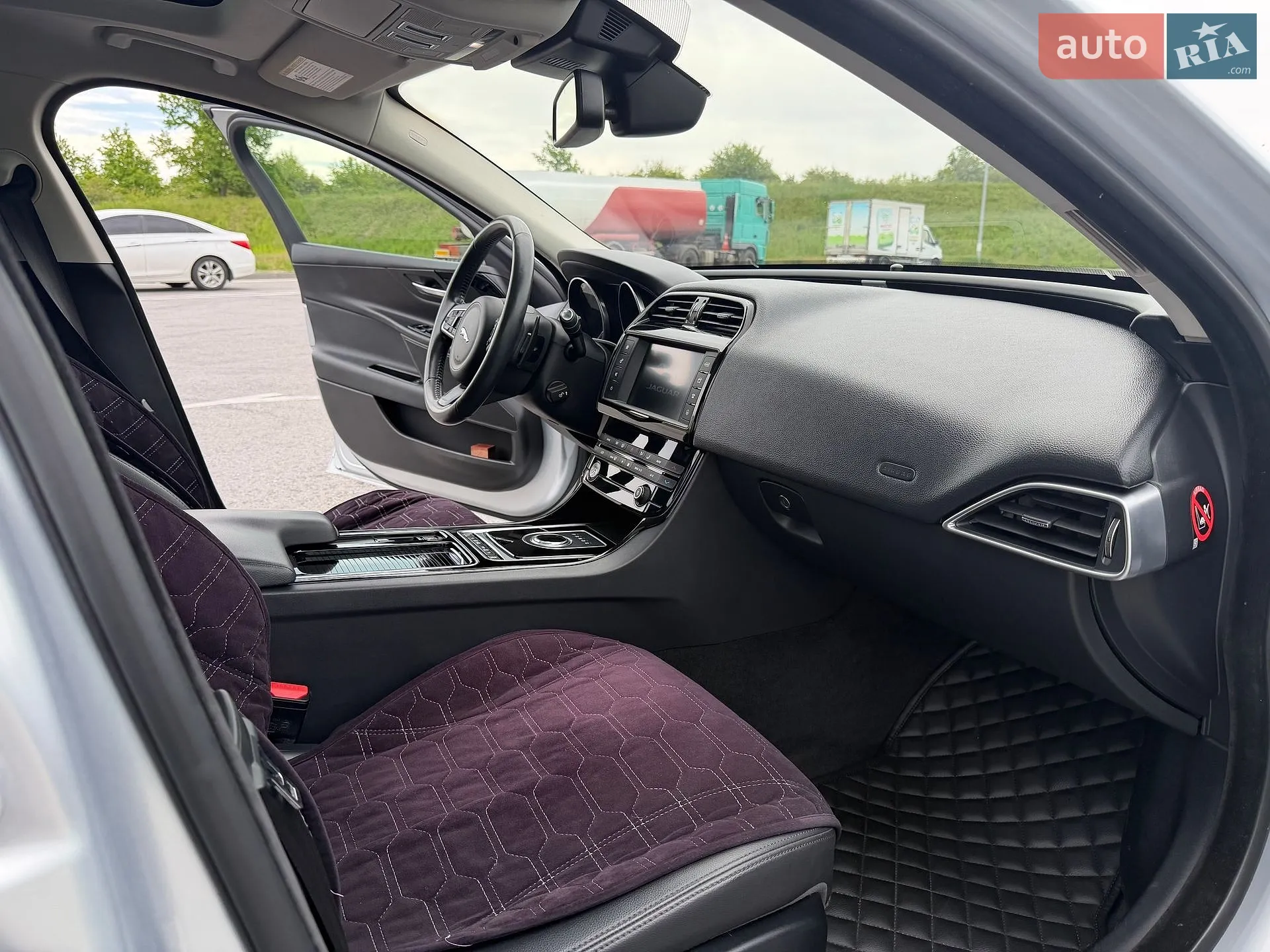 2017 Jaguar XE - мініатюра 14