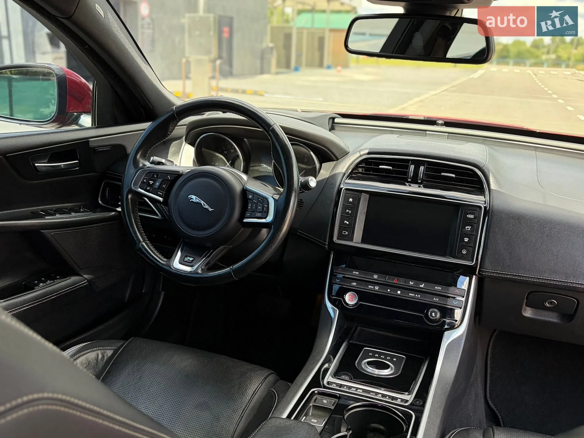 2016 Jaguar XE - мініатюра 31