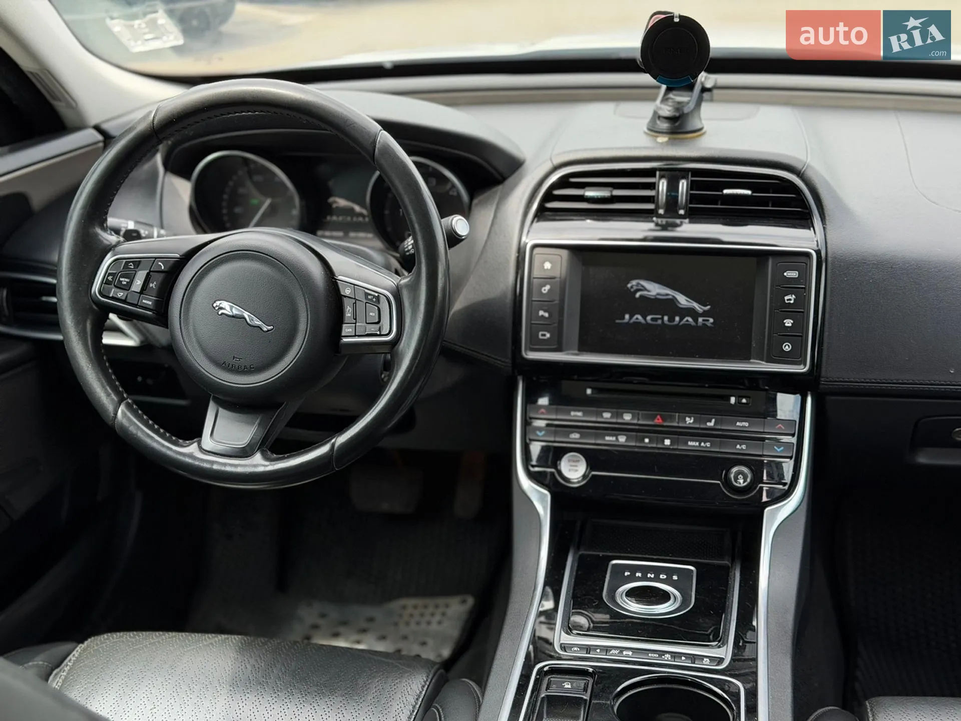 2016 Jaguar XE - мініатюра 8