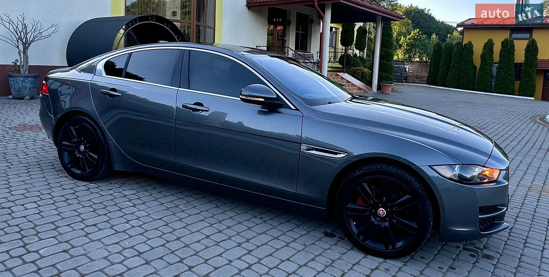 2017 Jaguar XE - мініатюра 8