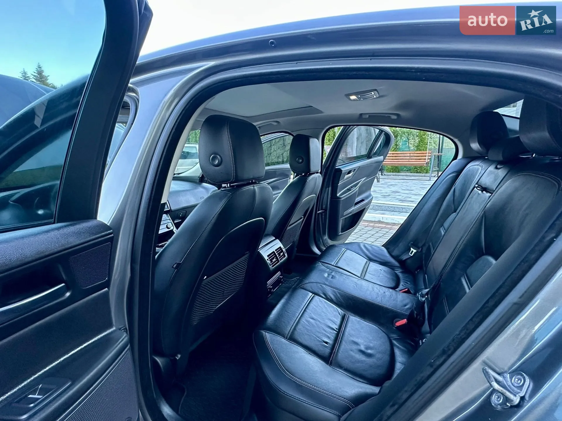 2017 Jaguar XE - мініатюра 43