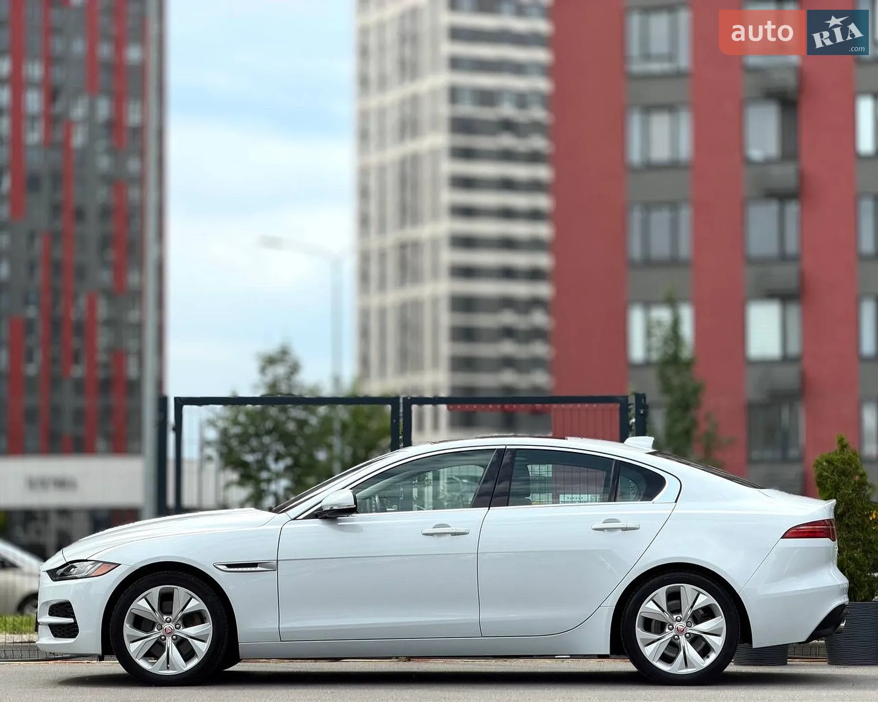 2019 Jaguar XE - мініатюра 8