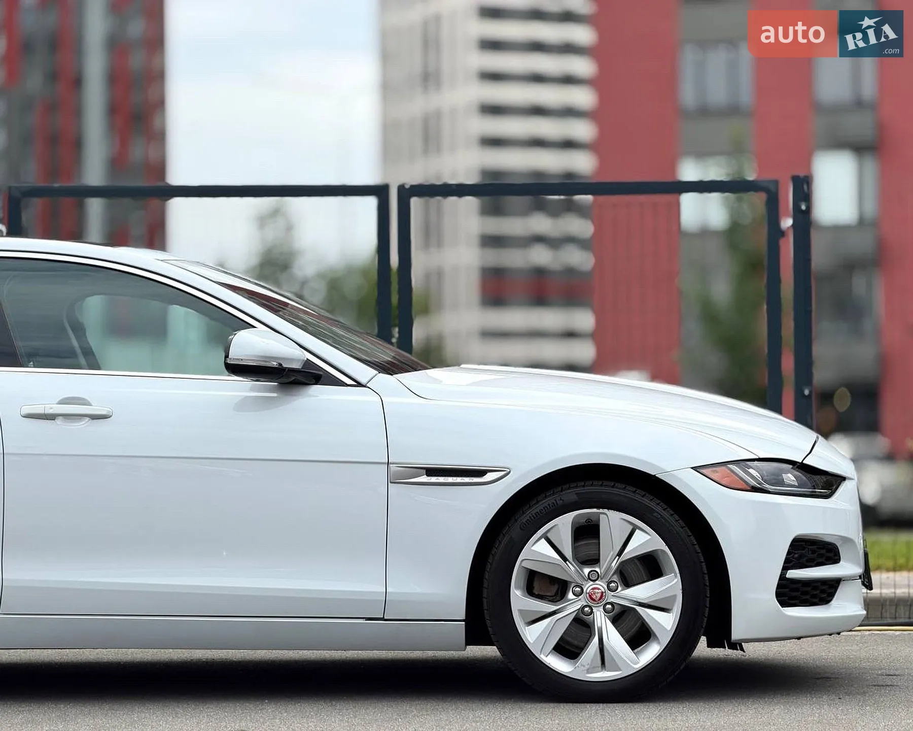 2019 Jaguar XE - мініатюра 12