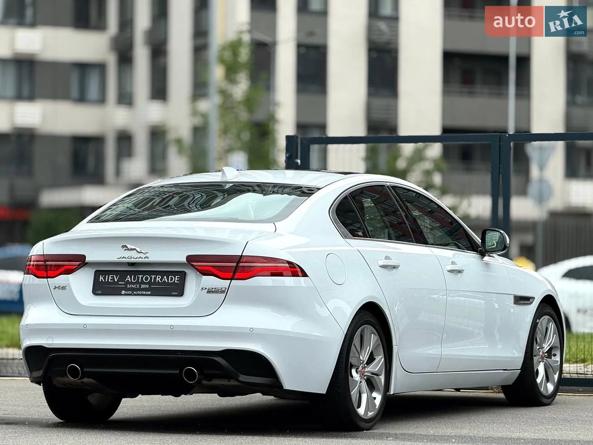 2019 Jaguar XE - мініатюра 17