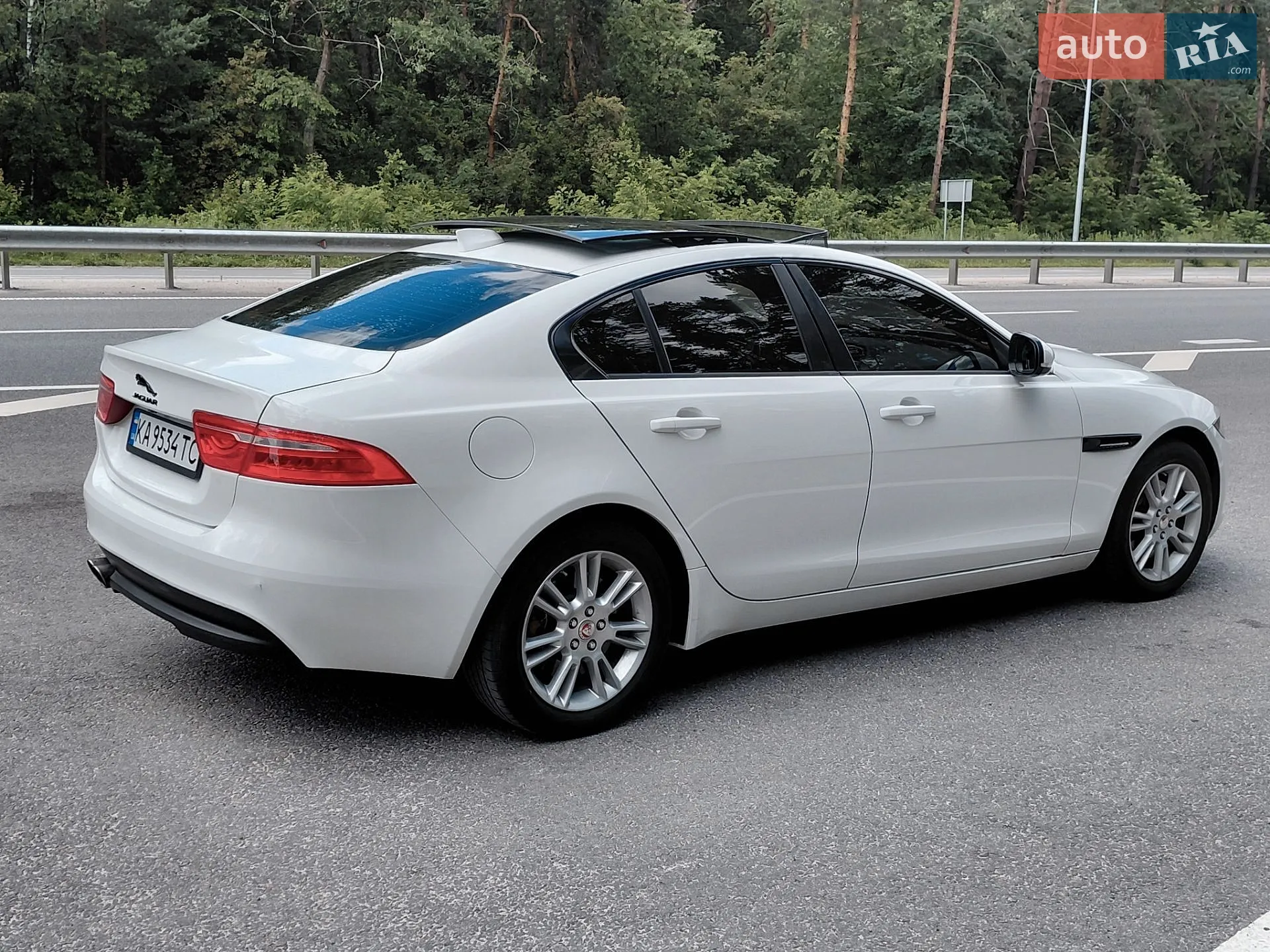 2017 Jaguar XE - мініатюра 13