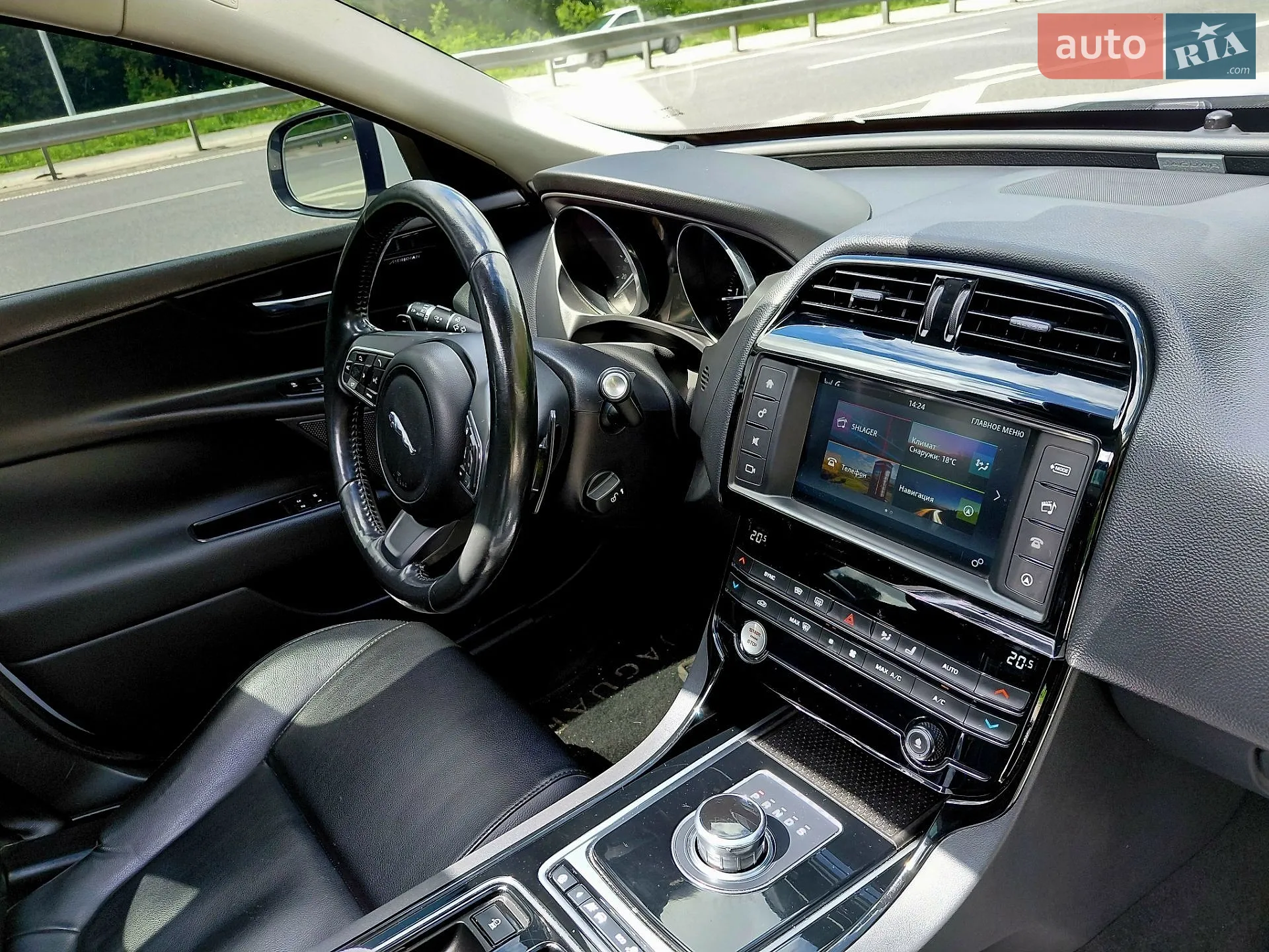 2017 Jaguar XE - мініатюра 25
