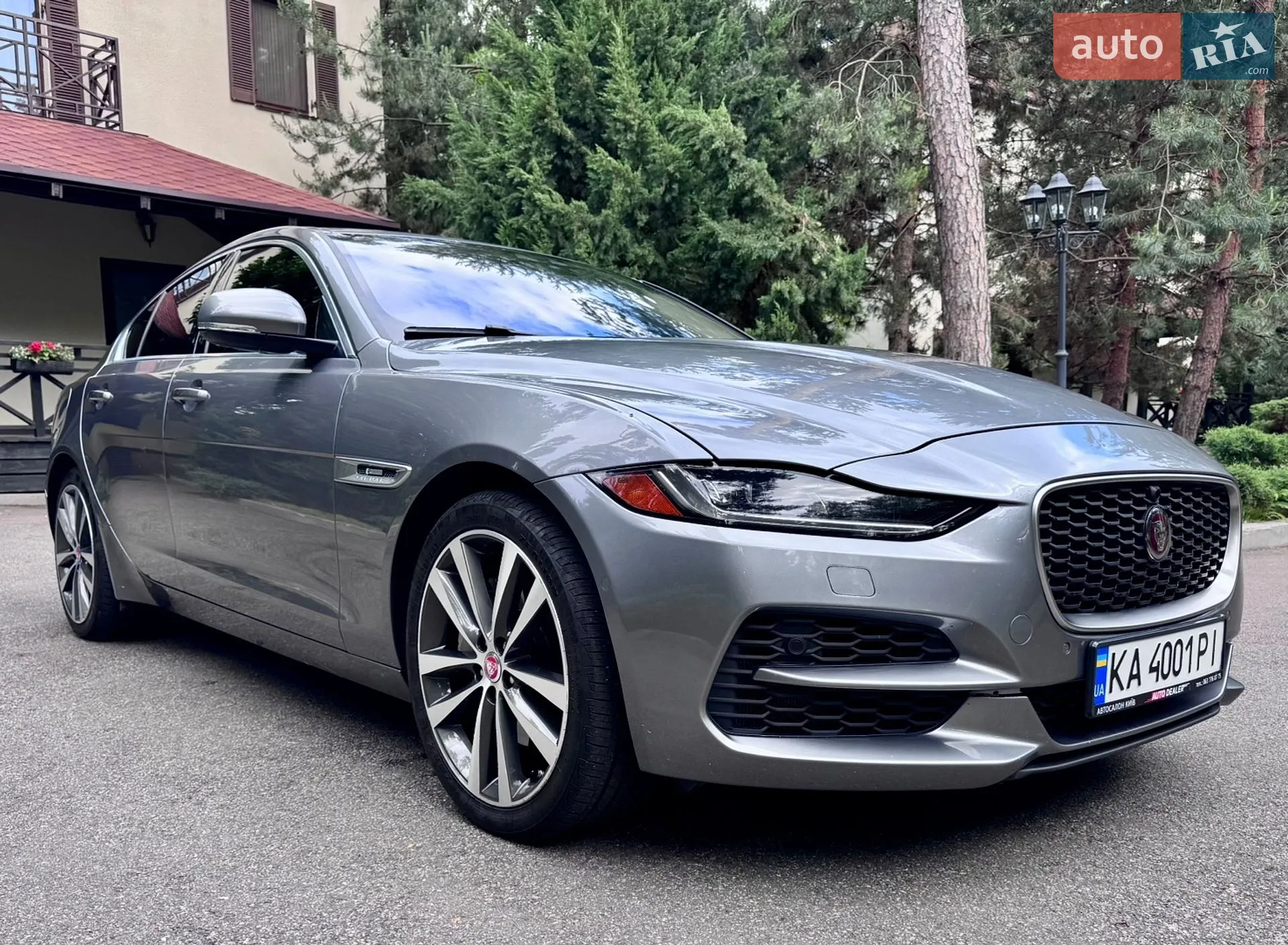 2020 Jaguar XE - мініатюра 3