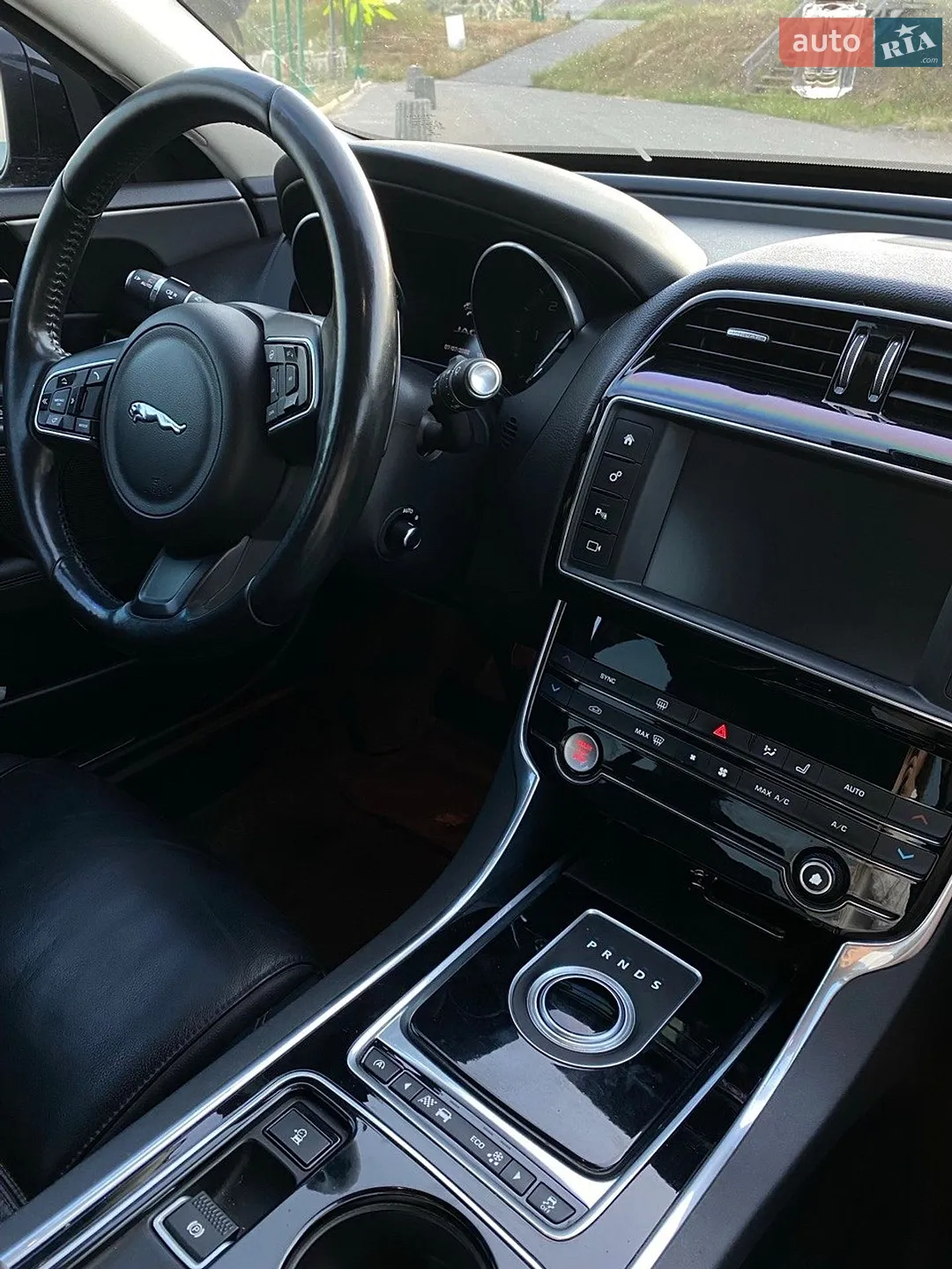 2015 Jaguar XE - мініатюра 2