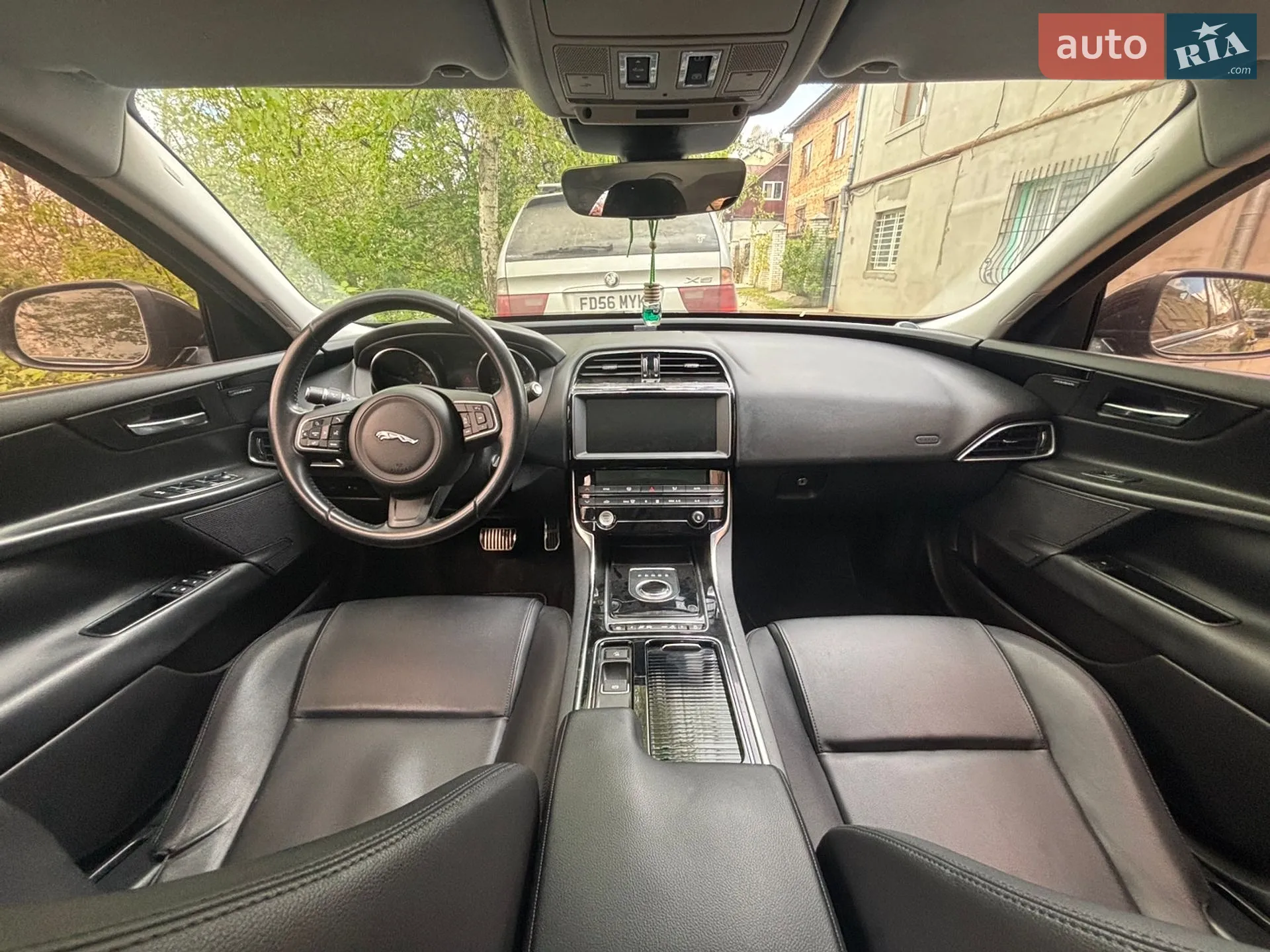 2019 Jaguar XE - мініатюра 10