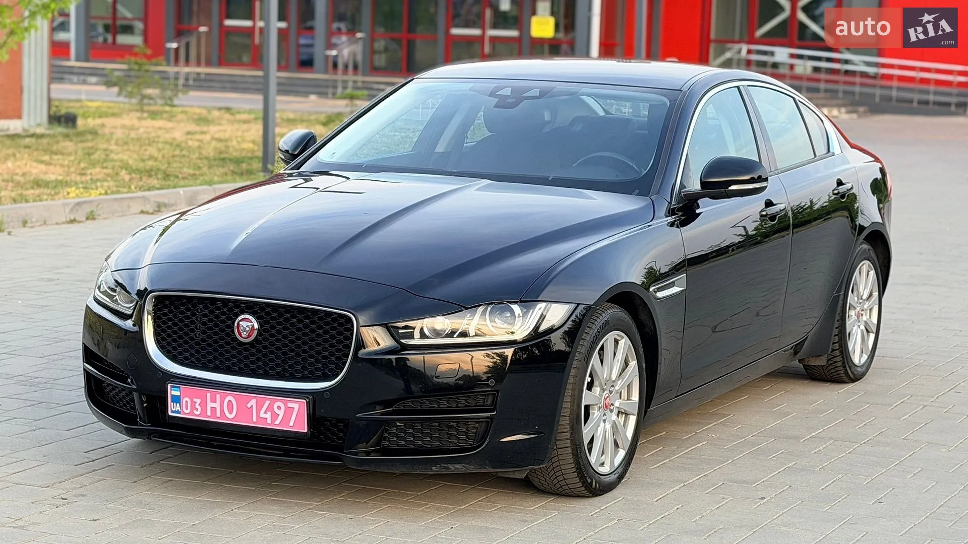 2016 Jaguar XE - мініатюра 5