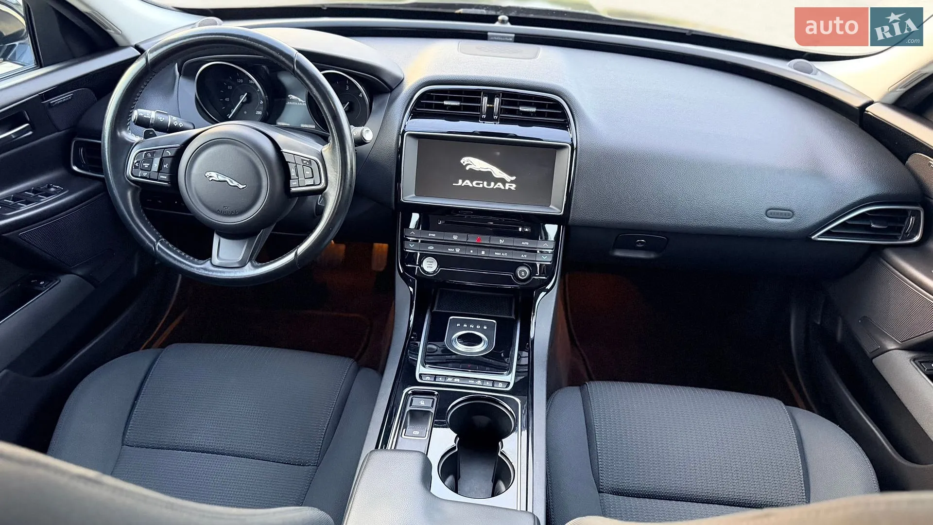 2016 Jaguar XE - мініатюра 27