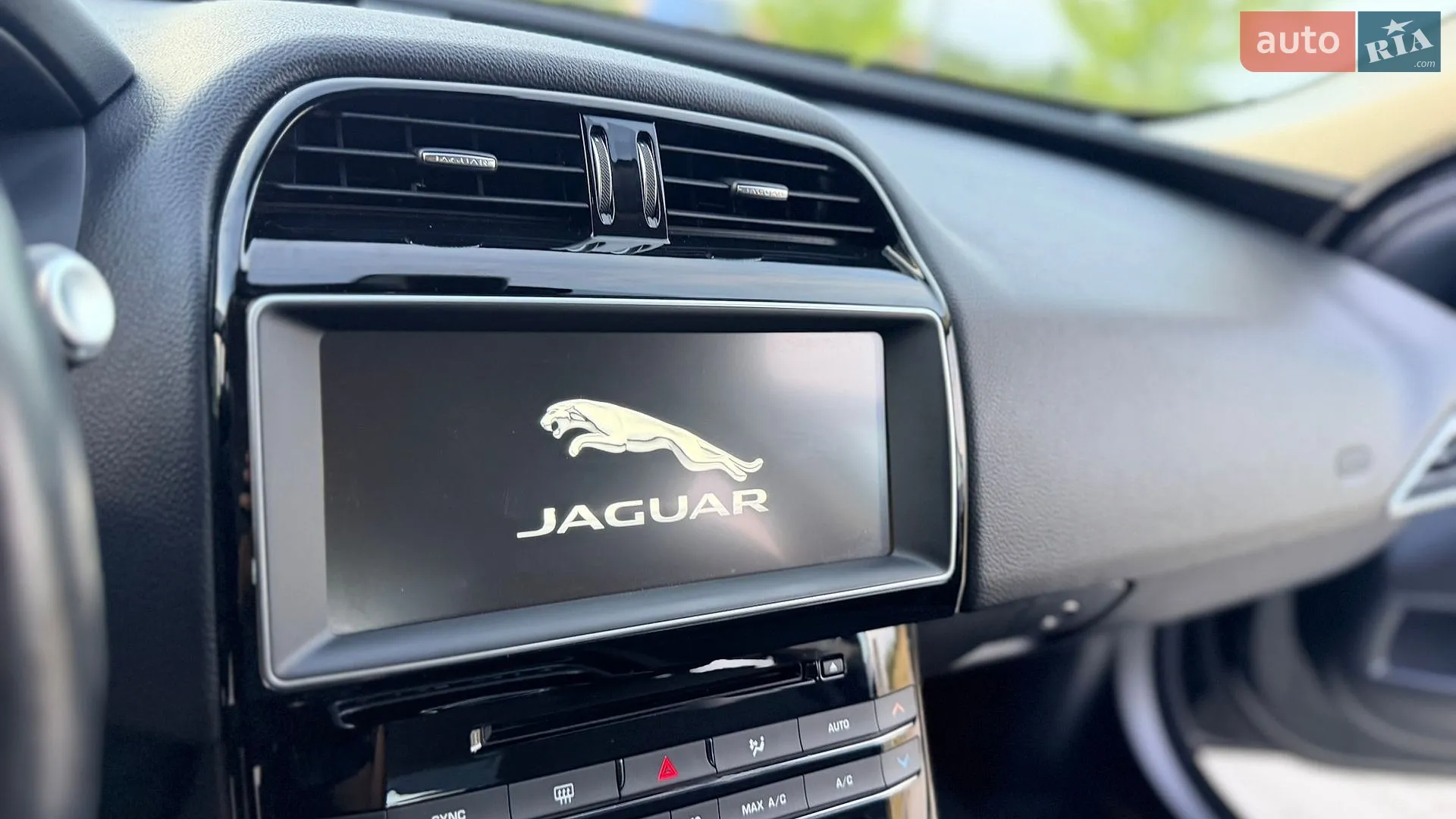 2016 Jaguar XE - мініатюра 41