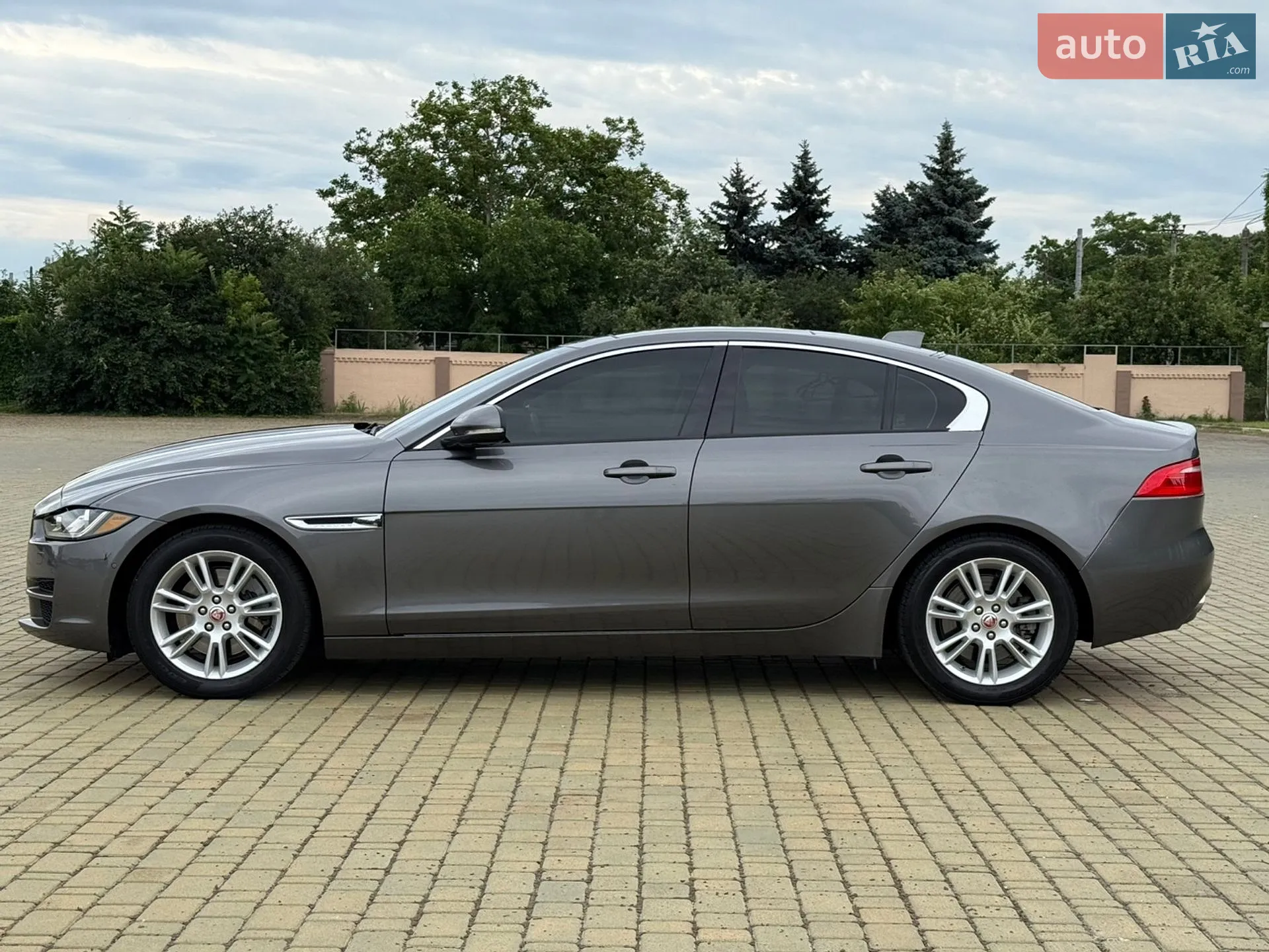 2016 Jaguar XE - мініатюра 4